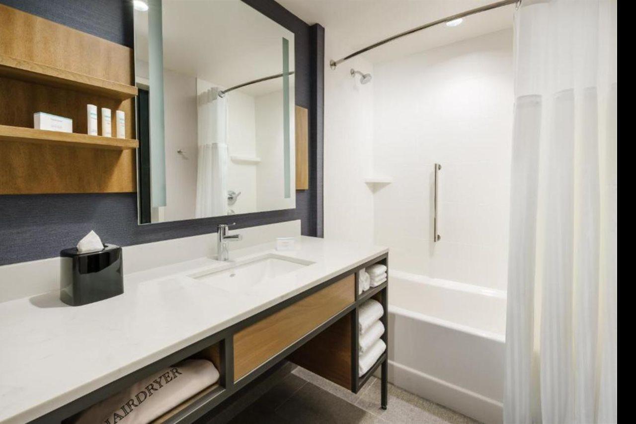 Hilton Garden Inn Сънивейл Екстериор снимка